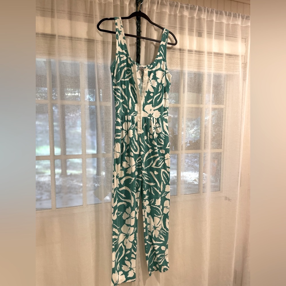 Fun vintage summer Hawaiian jumpsuit with buttons